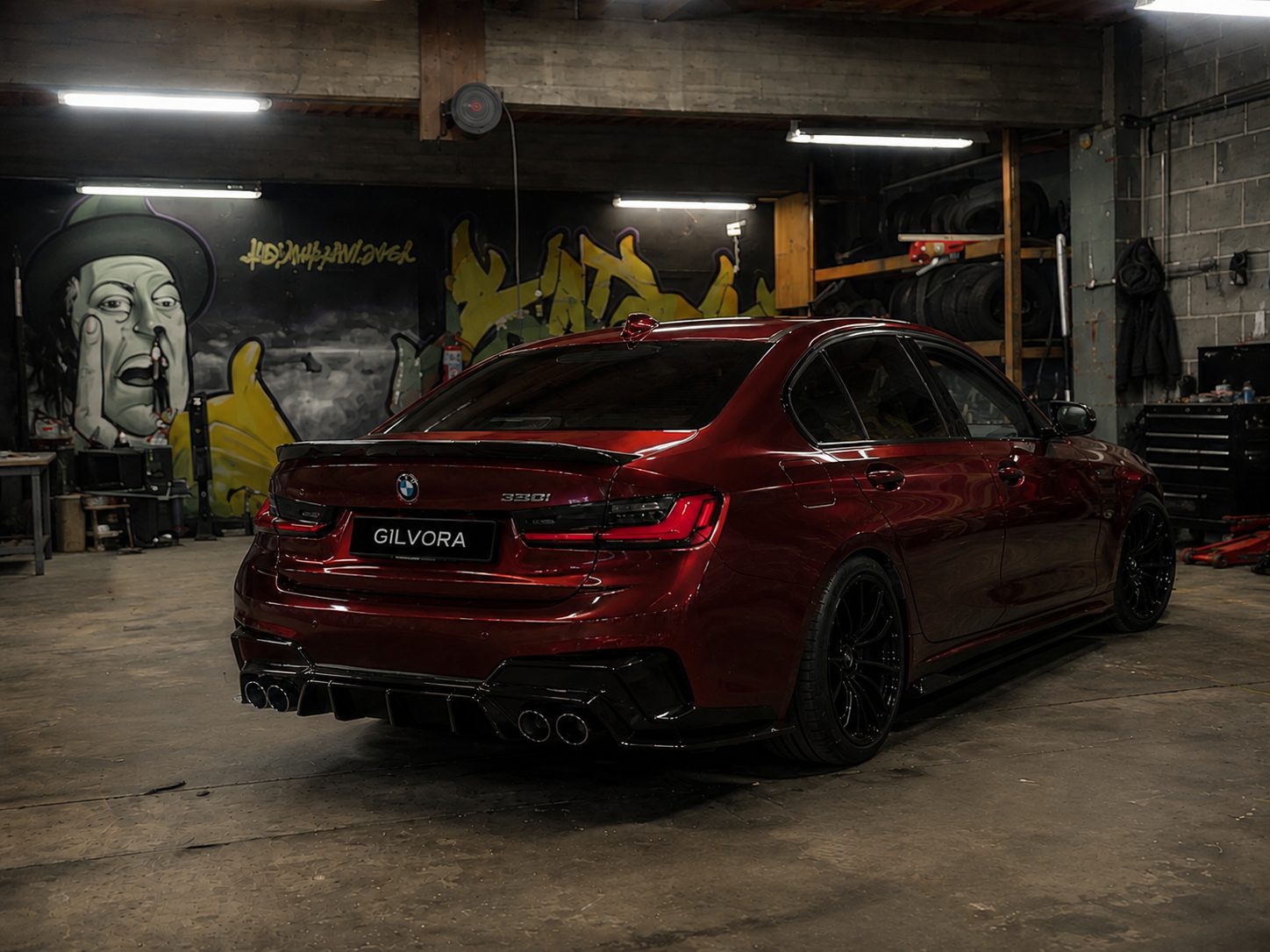 BMW 330i met bodykit, carbon diffuser en spoiler